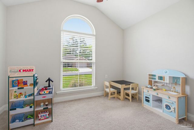 2400 Bentley Oaks Dr, Cantonment, FL 32533