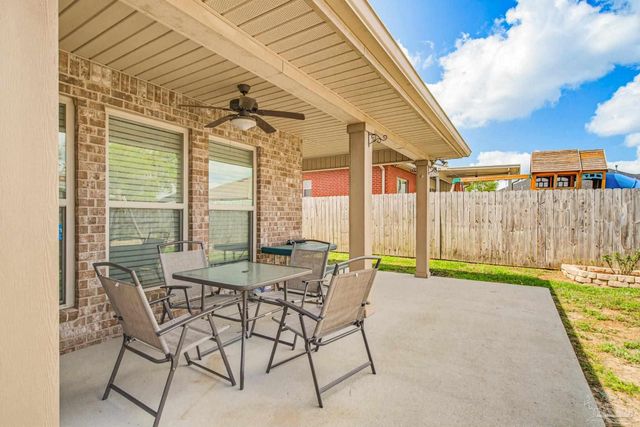 2400 Bentley Oaks Dr, Cantonment, FL 32533