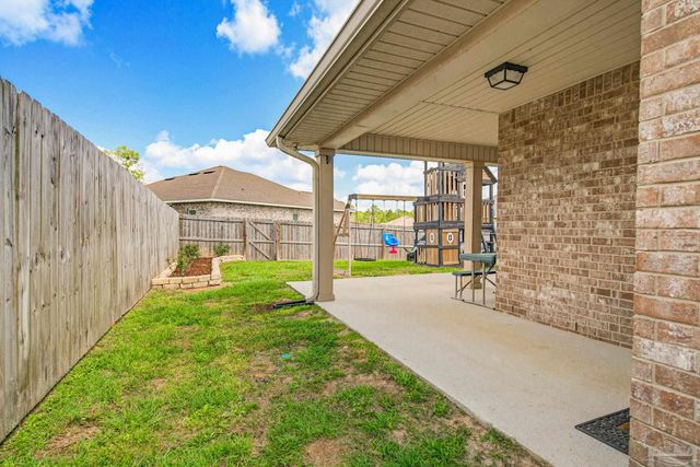 2400 Bentley Oaks Dr, Cantonment, FL 32533