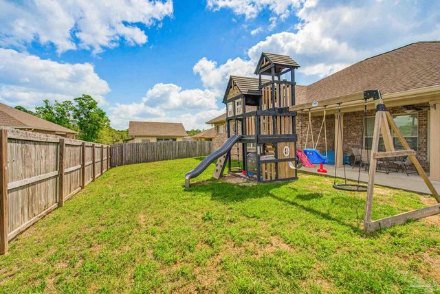 2400 Bentley Oaks Dr, Cantonment, FL 32533