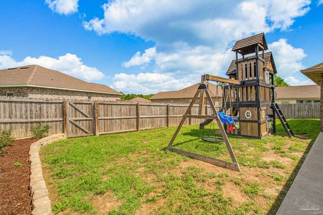 2400 Bentley Oaks Dr, Cantonment, FL 32533