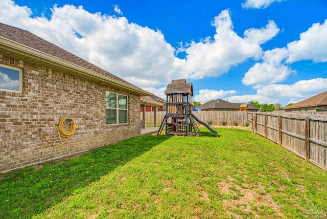 2400 Bentley Oaks Dr, Cantonment, FL 32533