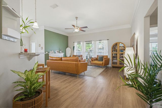 2400 Bentley Oaks Dr, Cantonment, FL 32533