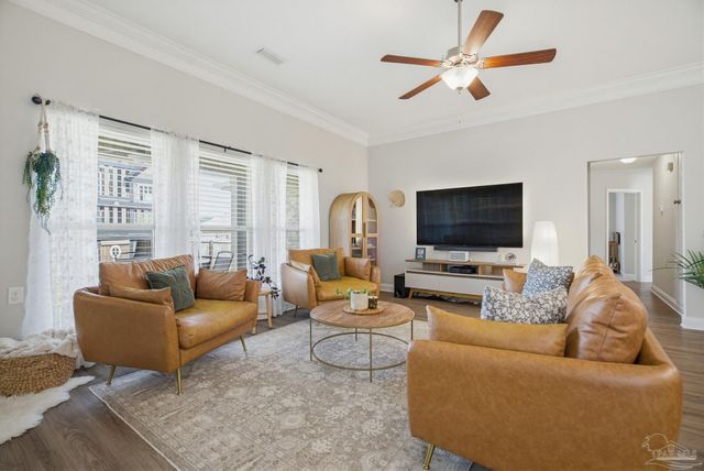 2400 Bentley Oaks Dr, Cantonment, FL 32533