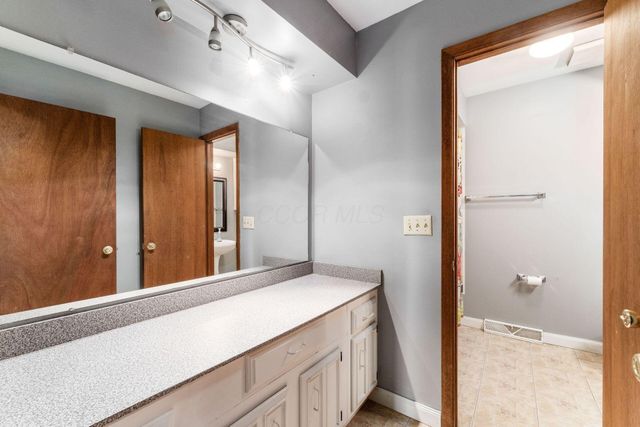 15841 London Road, Orient, OH 43146