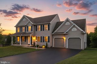 4230 PEACH ORCHARD HOLW, York, PA 17402