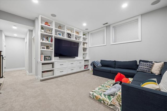 2257 W Belmont Avenue 1W, Chicago, IL 60618