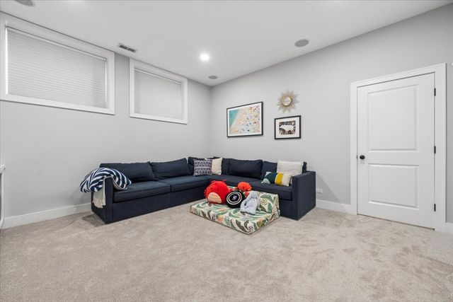 2257 W Belmont Avenue 1W, Chicago, IL 60618