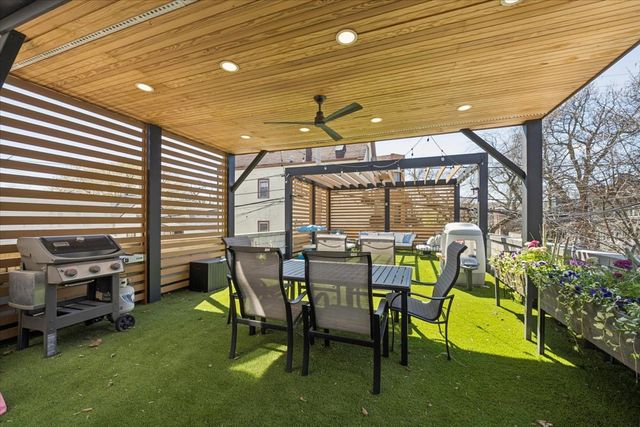 2257 W Belmont Avenue 1W, Chicago, IL 60618