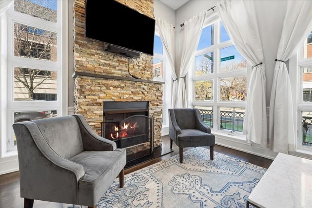 2257 W Belmont Avenue 1W, Chicago, IL 60618