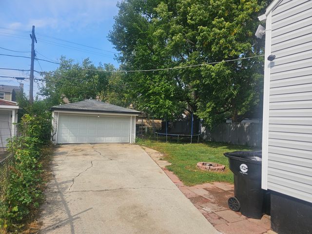 2320 S 9th Avenue S, Broadview, IL 60155