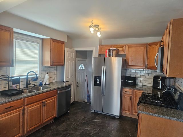 2320 S 9th Avenue S, Broadview, IL 60155