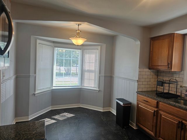 2320 S 9th Avenue S, Broadview, IL 60155