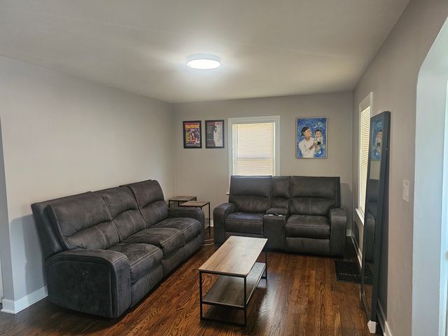 2320 S 9th Avenue S, Broadview, IL 60155