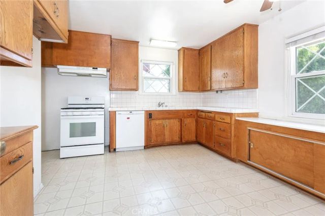 10436 Columbus Avenue, Mission Hills (san Fernando), CA 91345