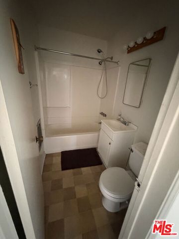 2002 4th Street 111, Santa Monica, CA 90405