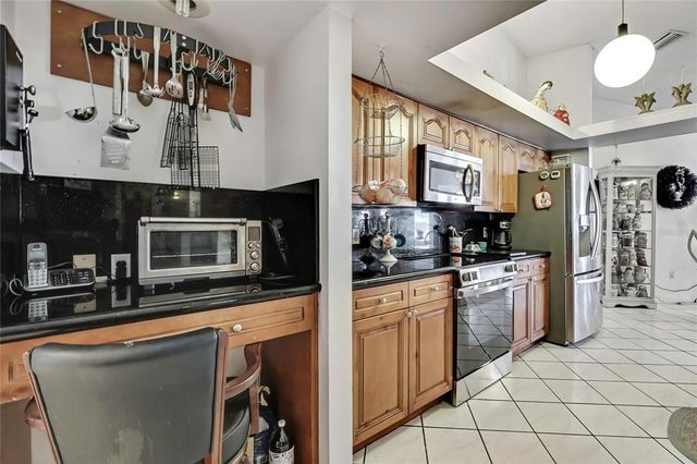 279 MAPLE AVENUE, Palm Harbor, FL 34684