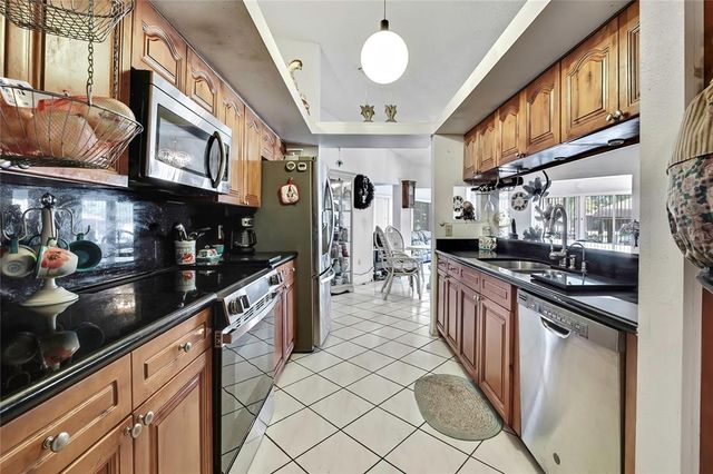 279 MAPLE AVENUE, Palm Harbor, FL 34684