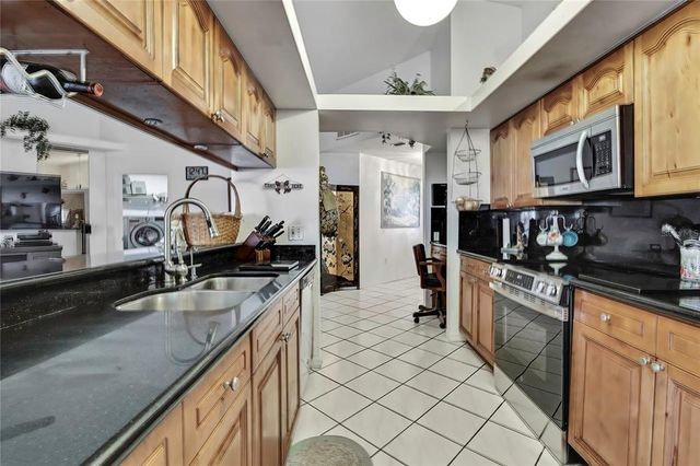 279 MAPLE AVENUE, Palm Harbor, FL 34684