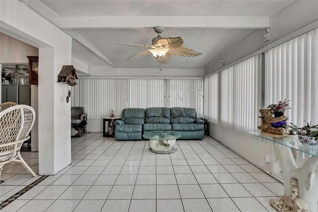 279 MAPLE AVENUE, Palm Harbor, FL 34684
