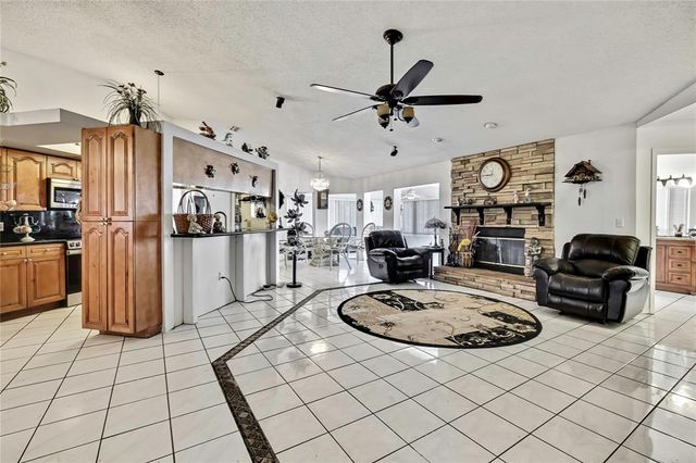 279 MAPLE AVENUE, Palm Harbor, FL 34684