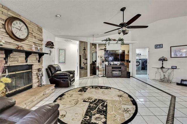 279 MAPLE AVENUE, Palm Harbor, FL 34684
