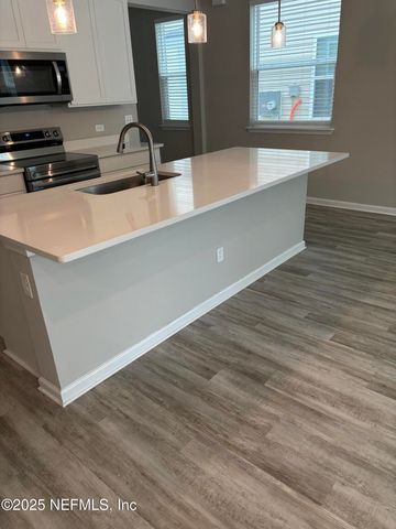 6847 MIRAGE Street, Jacksonville, FL 32244