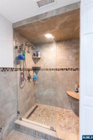 4 Millay Court 604, Teaneck, NJ 07666