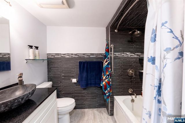 4 Millay Court 604, Teaneck, NJ 07666