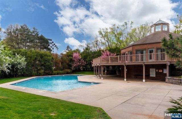 4 Millay Court 604, Teaneck, NJ 07666