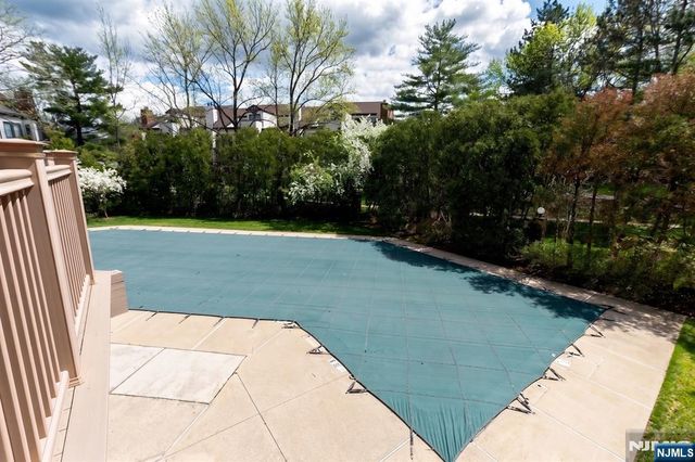 4 Millay Court 604, Teaneck, NJ 07666