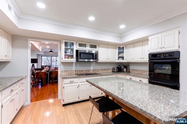 4 Millay Court 604, Teaneck, NJ 07666