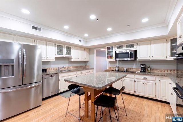 4 Millay Court 604, Teaneck, NJ 07666