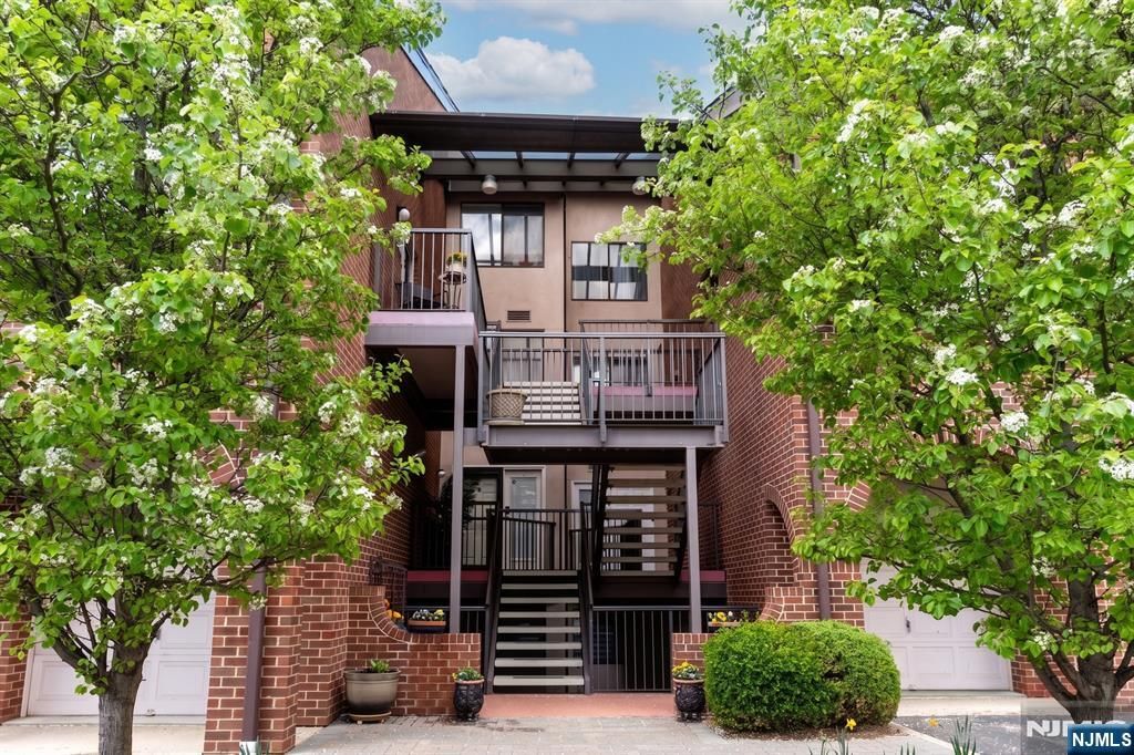 4 Millay Court 604, Teaneck, NJ 07666