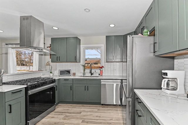 3020 W Edgerton AVENUE, Greenfield, WI 53221