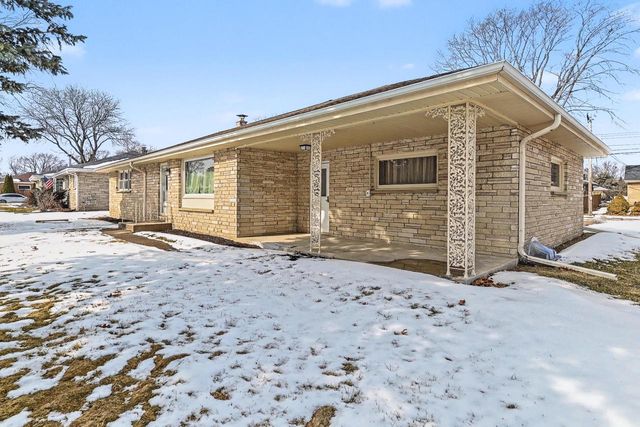 3020 W Edgerton AVENUE, Greenfield, WI 53221