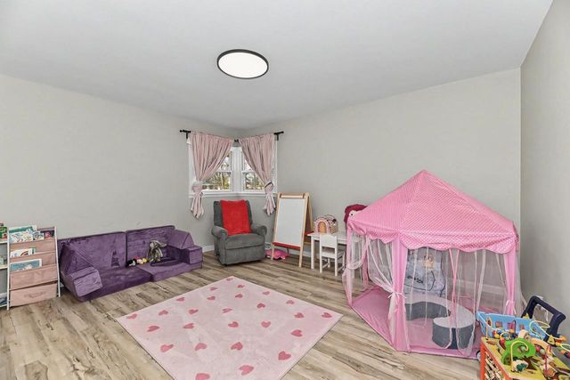 3020 W Edgerton AVENUE, Greenfield, WI 53221