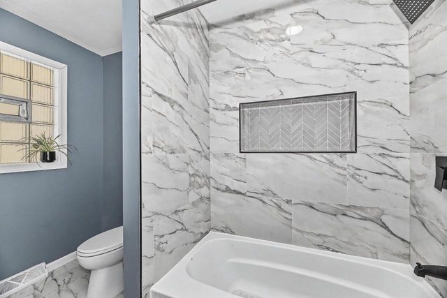 3020 W Edgerton AVENUE, Greenfield, WI 53221