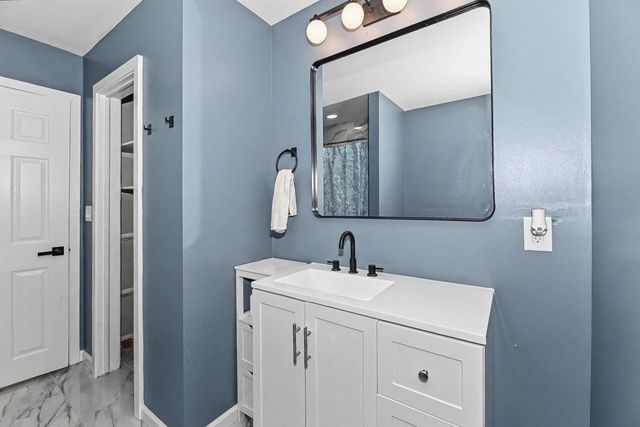 3020 W Edgerton AVENUE, Greenfield, WI 53221