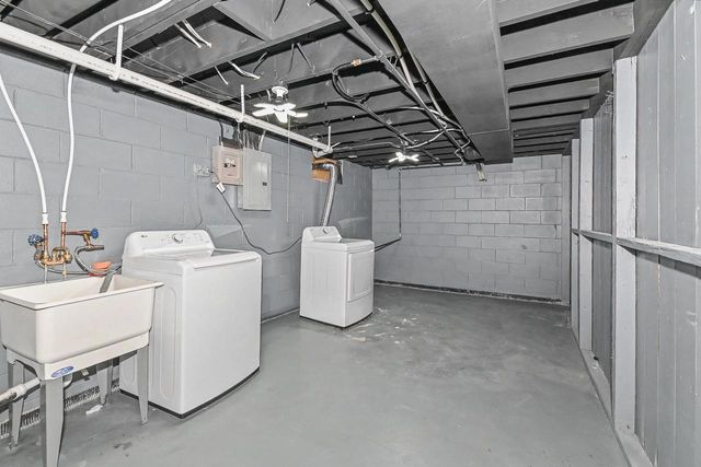 3020 W Edgerton AVENUE, Greenfield, WI 53221