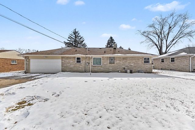 3020 W Edgerton AVENUE, Greenfield, WI 53221
