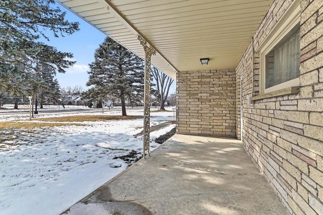 3020 W Edgerton AVENUE, Greenfield, WI 53221