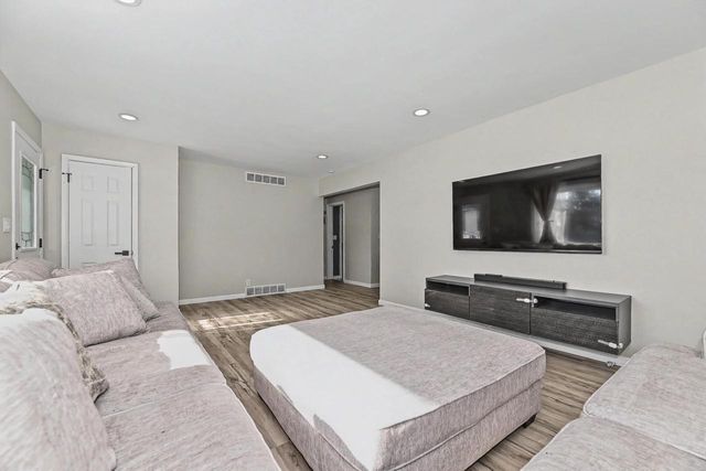 3020 W Edgerton AVENUE, Greenfield, WI 53221