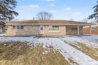 3020 W Edgerton AVENUE, Greenfield, WI 53221