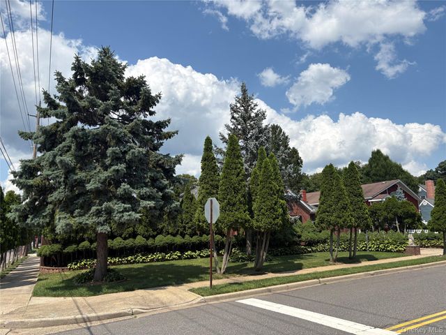 11 New York Avenue, Massapequa, NY 11758