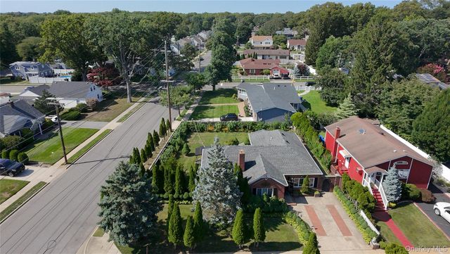 11 New York Avenue, Massapequa, NY 11758