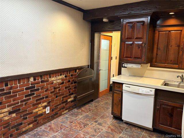 11 New York Avenue, Massapequa, NY 11758