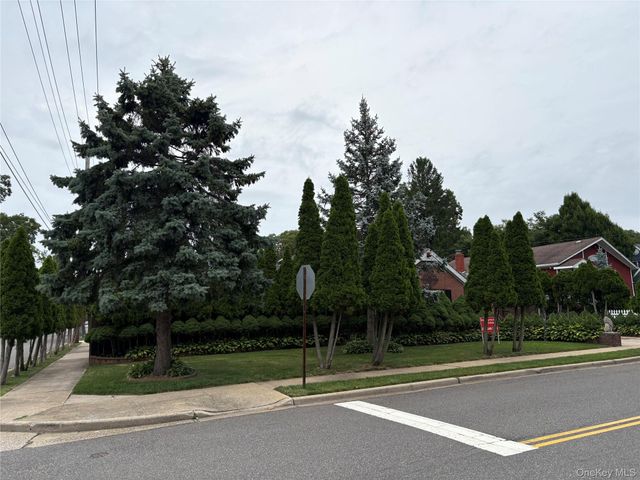 11 New York Avenue, Massapequa, NY 11758