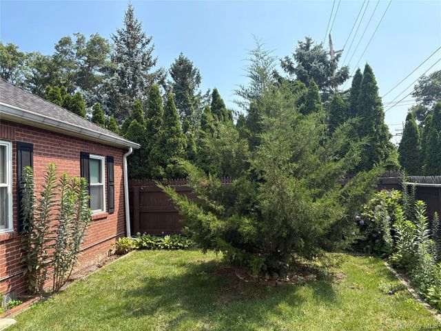 11 New York Avenue, Massapequa, NY 11758