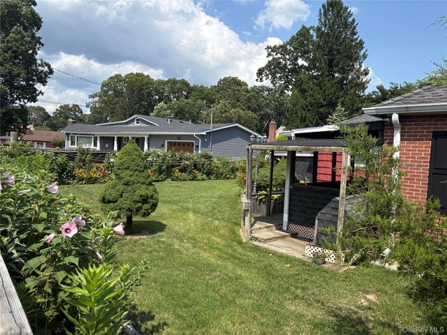 11 New York Avenue, Massapequa, NY 11758